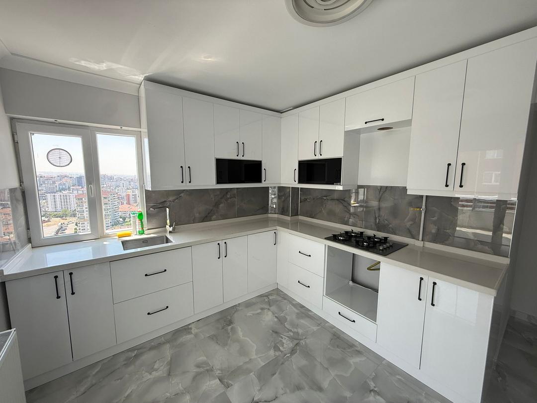 Yeni tasarlanmış bir mutfak